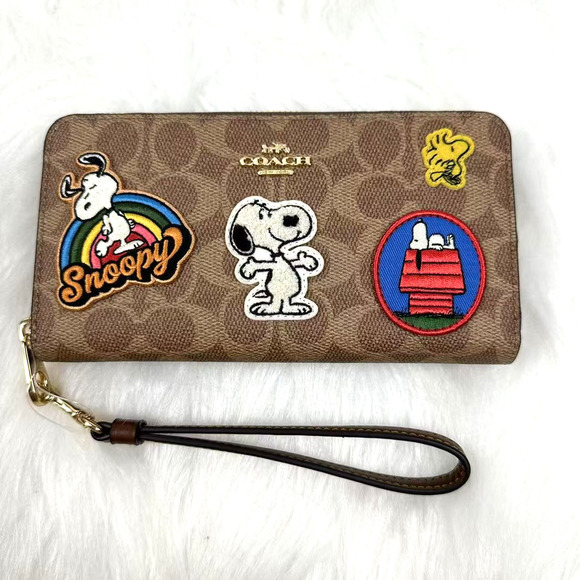 Coach X Peanuts Long Zip Around Wallet In Sig Canvas W/ Patches CBM91 Snoopy Tan - Picture 1 of 5
